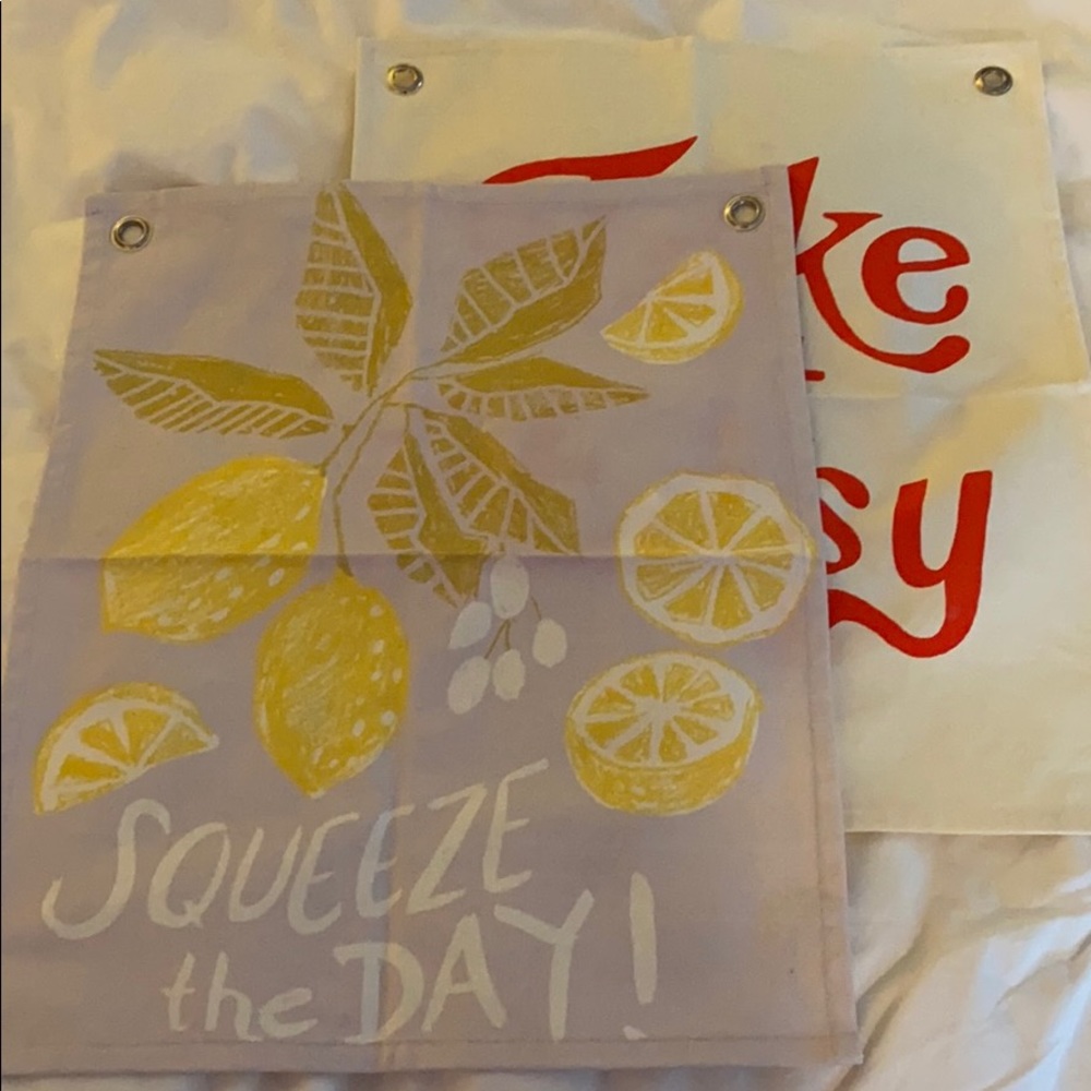 UO wall flags